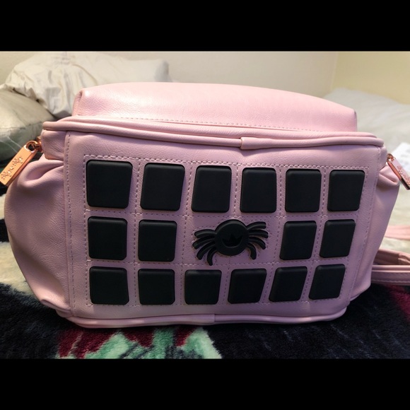 Itzy Ritzy Mini Boss in Blush - Picture 4 of 4